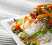 Тушеный рис с овощами Процесс приготовления блюда
